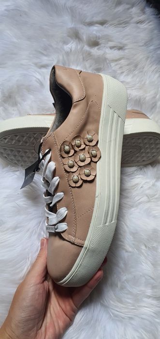 Buty Jette nowe oryginalne Rozmiar 42 beżowe snakersy