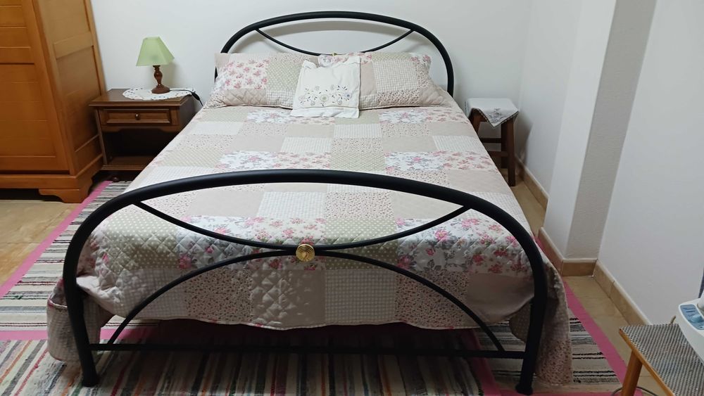 Cama casal  de 140 cm