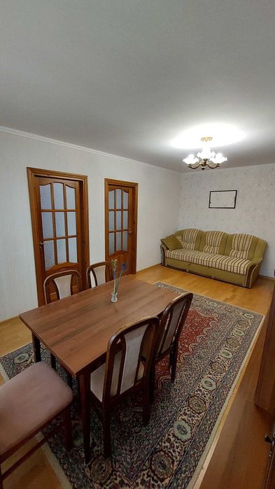 |  Продаж 4-кімнатної доглянутої та укомплектованої квартири