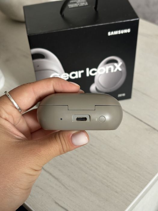 беспроводные наушники Samsung Gear Icon X