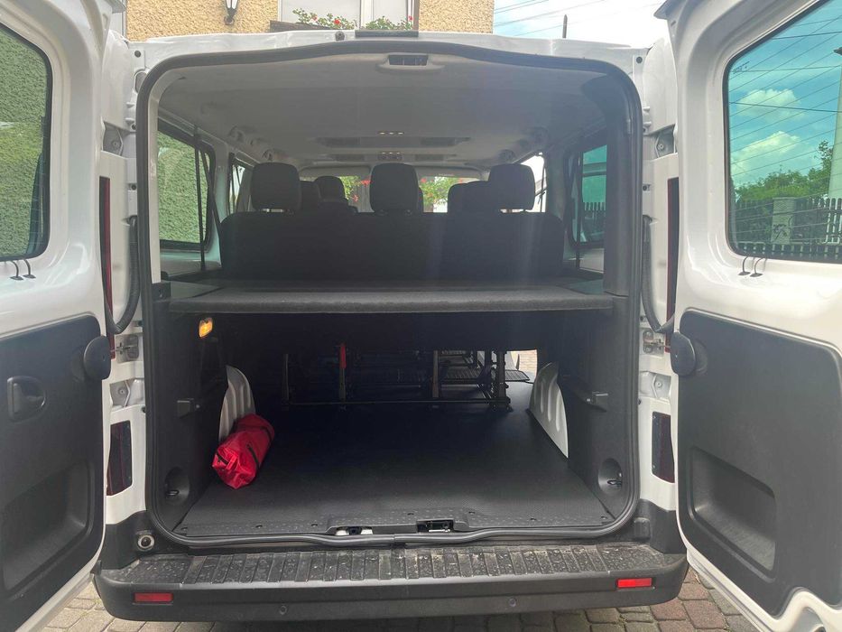 Wynajem Busa 9 osobowy Renault Trafic