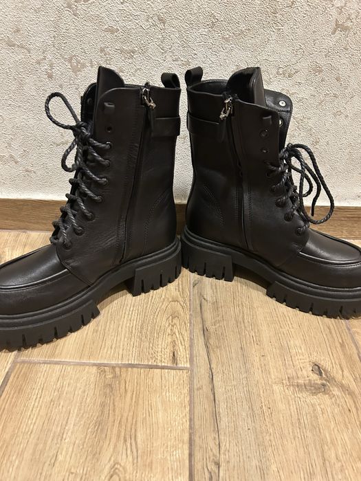 Ботинки коженые