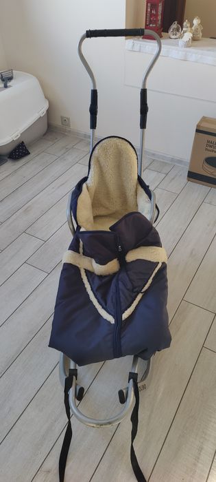 Sanki metalowe Piccolino z oparciem, pchaczem i zdejmowanym śpiworem