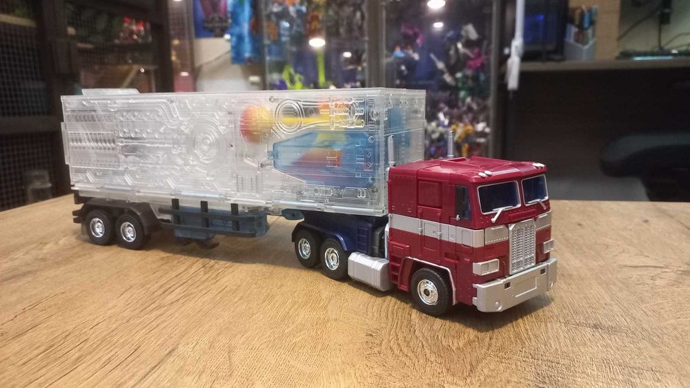 Transformers Custom MP-10 Optimus Prime (z autografem Jona Baileya)