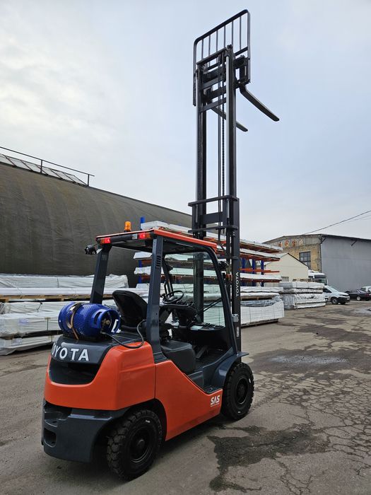 Навантажувач Toyota 2,5 тонн газовий. Вилочный погрузчик Тойота  б/у