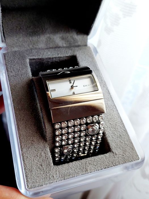 Relógio DKNY com cristais Swarovski