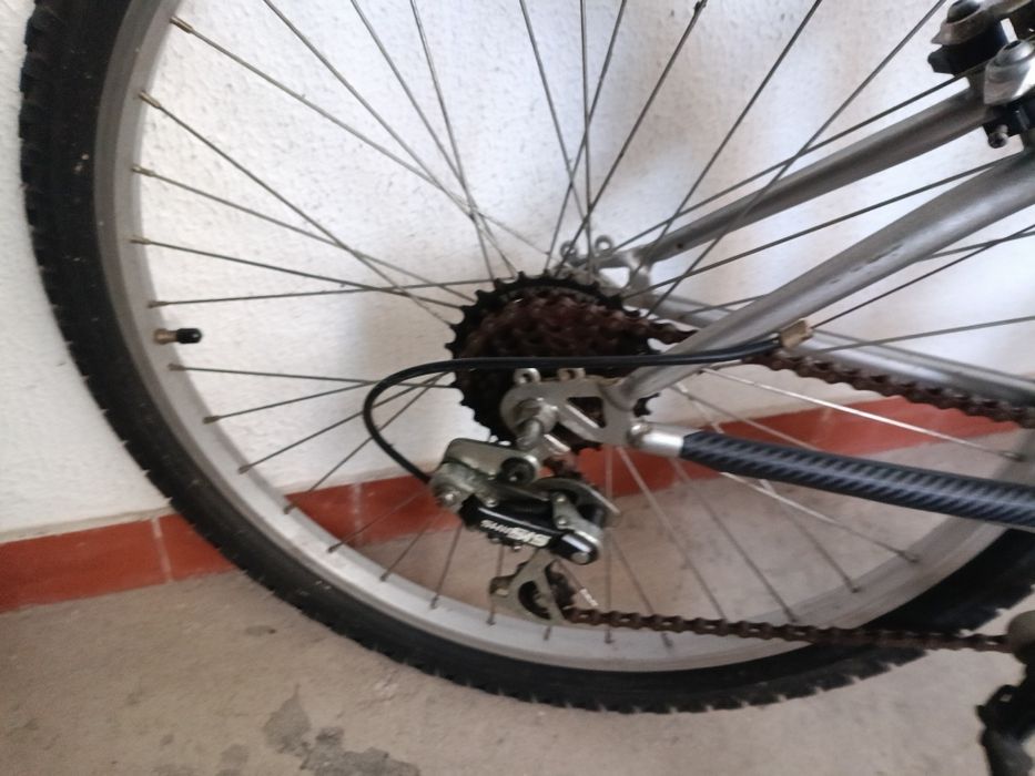 55€ bicicleta roda 24 pegar e andar tudo ok