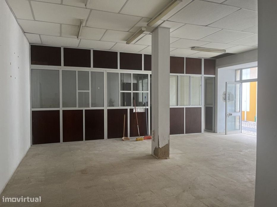 Prédio Urbano com Comércio e Habitação | Centro do Cadaval