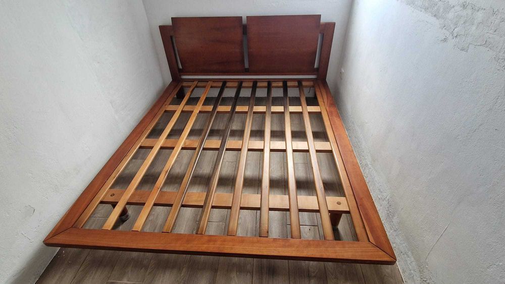 Cama casal usada