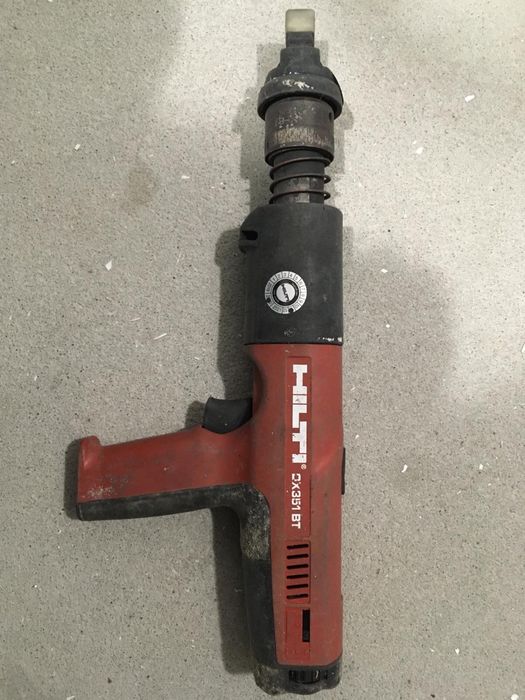 Pistolet osadzak do kołków hilti DX 351 BT