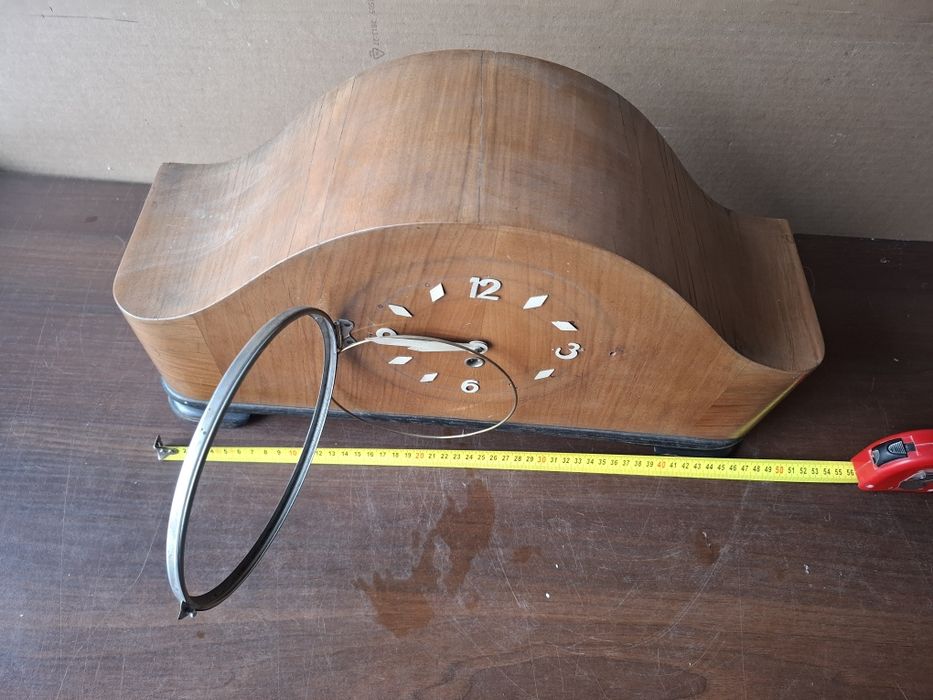 Stary zegar z czasów PRL-u