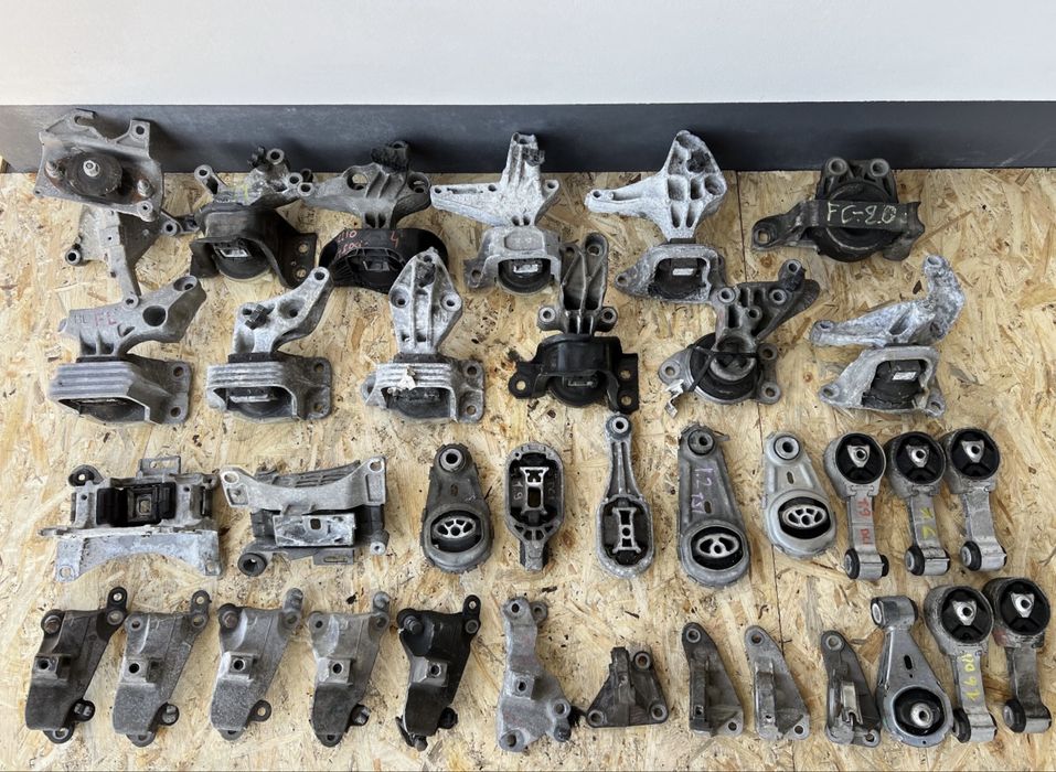 Кронштейн кпп подушка двигуна двигателя  крепление кпп Меган Сценік 3