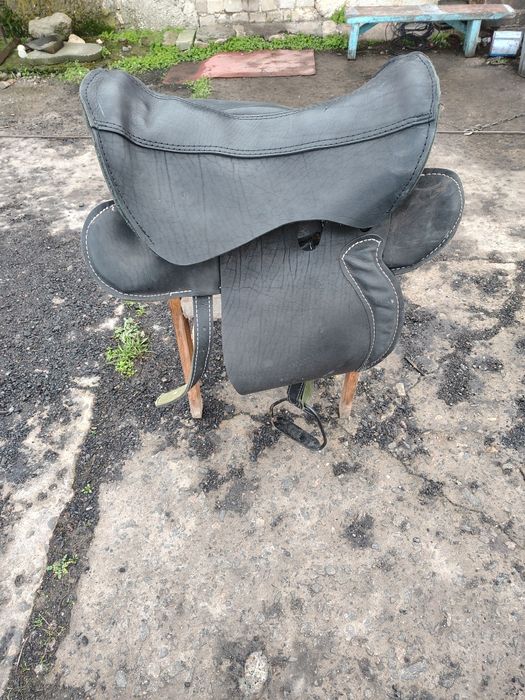 Продам нові сідла
