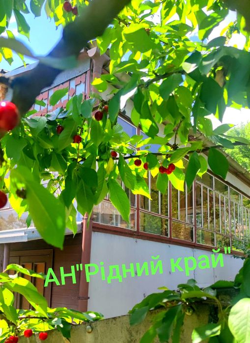 Продамо капітальний 2й поверховий, добротний, цегляний  будинок в місті.