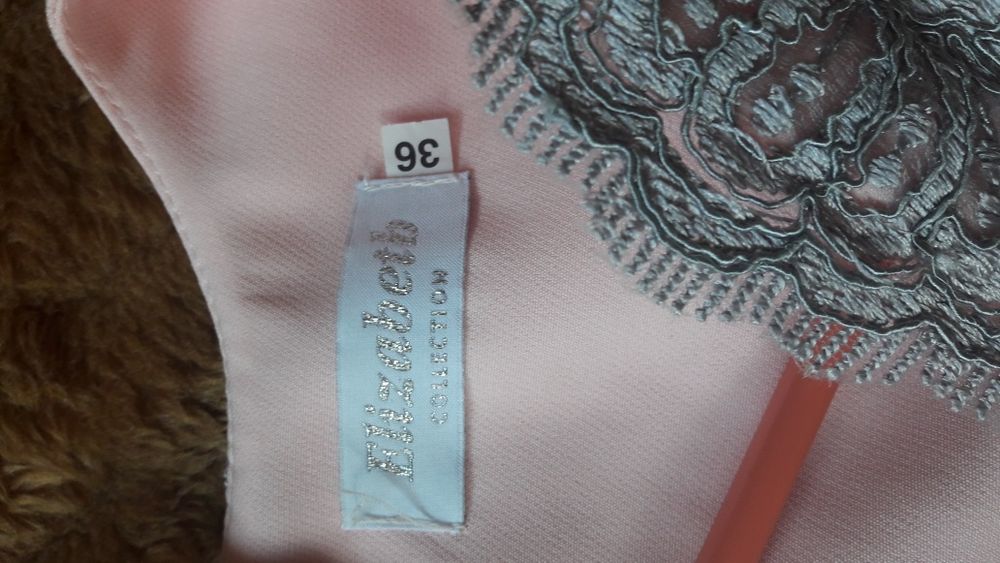 Sukienka pudrowy róż z szarą koronką