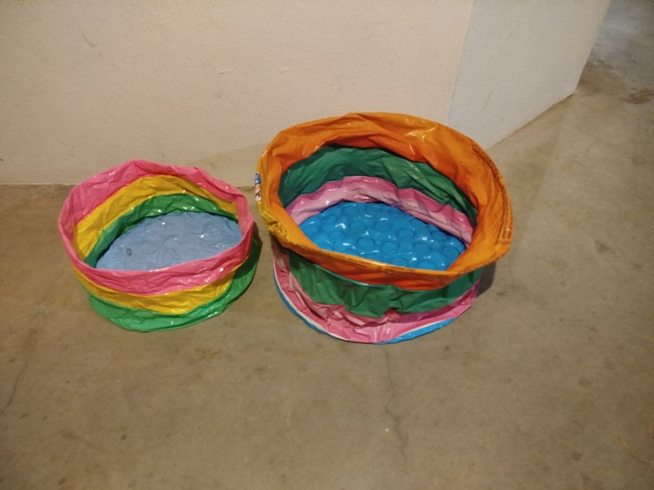 2 piscinas + braçadeiras+ 2 bóias.