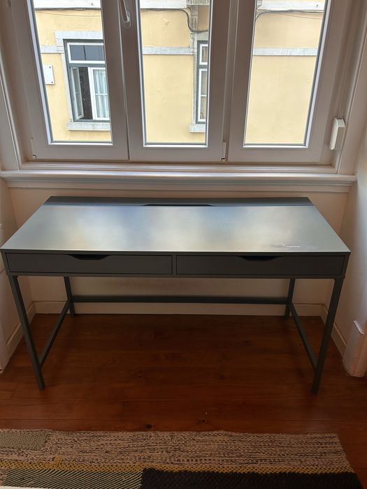 Secretária IKEA ALEX cinzento escuro 132x58 cm – 2 gavetas