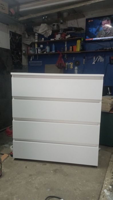 Розпродаж.Комоди.меблі.тумби.столи.