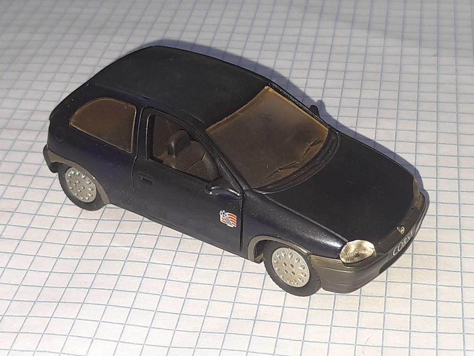 Модель автомобіля Opel Corsa 1:43 made in Germany #2