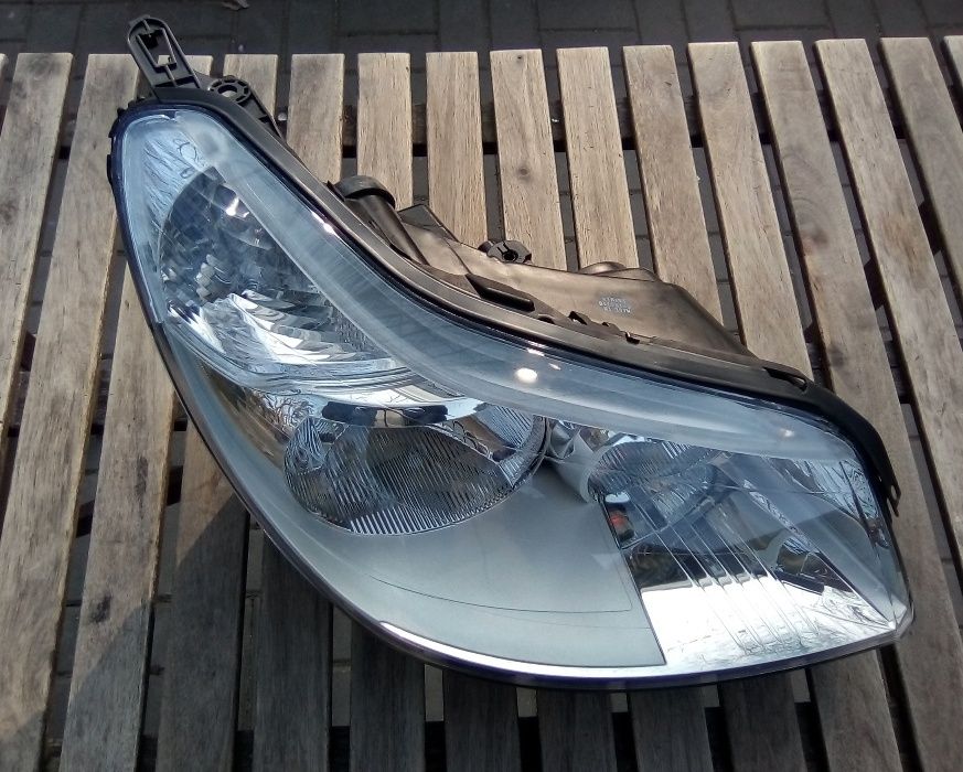 CITROEN C5 II 04-08 lampa przednia prawa NOWA