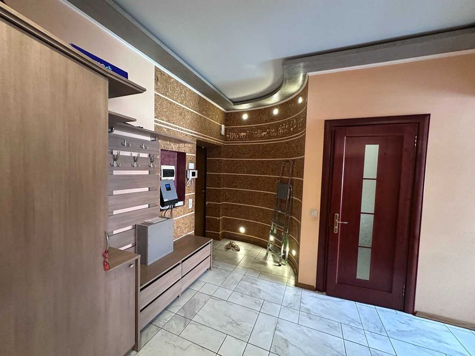 3-кімнатна квартира - центр, меблі, техніка