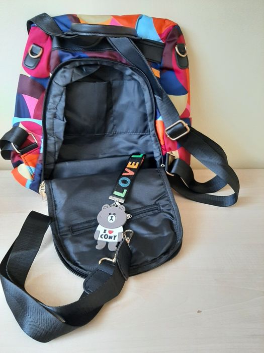 Plecak damski w kolorowe kółka. Antykradzieżowy.