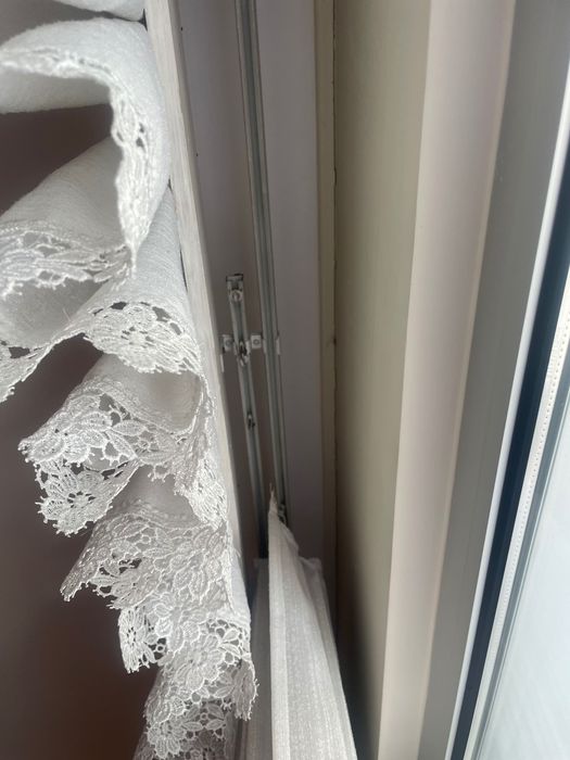 Cortinas E sanefa brancas