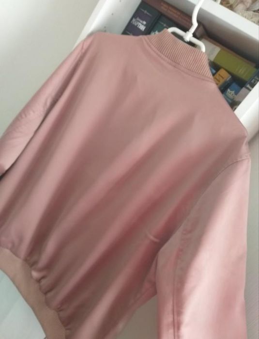 Бомбер от River Island.