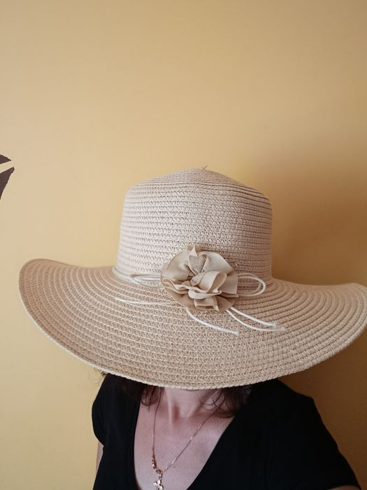 Kapelusz Słomkowy Plażowy damski na Lato z Kwiatkiem