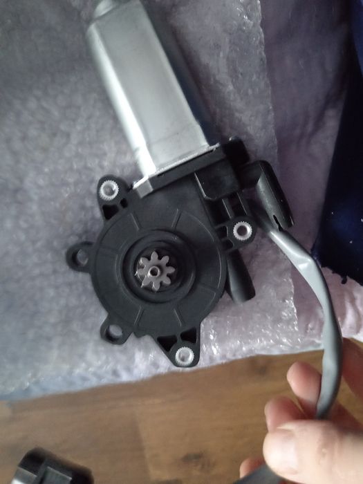 Моторчик стеклоподъёмника Subaru