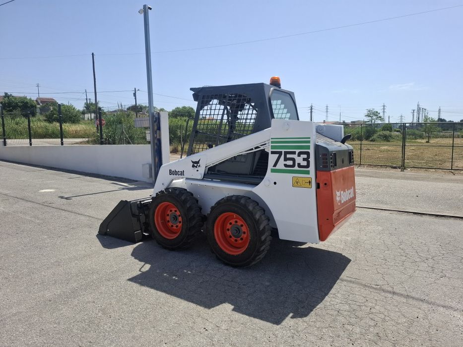 Mini carregadora Bobcat 753