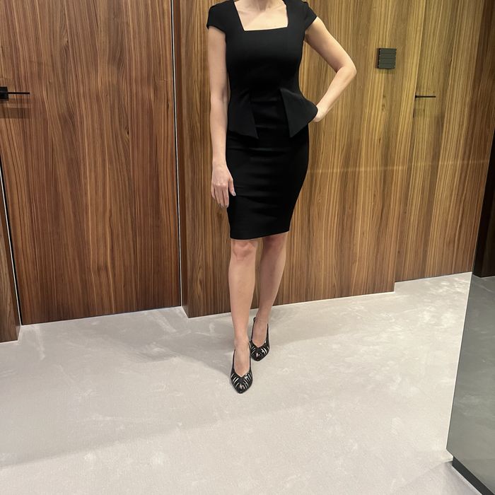 Zara sukienka z baskinką