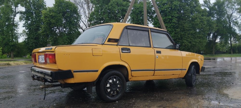 Автомобіль ваз 2105
