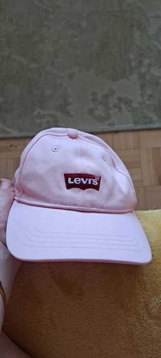 Levis czapka różowa 56