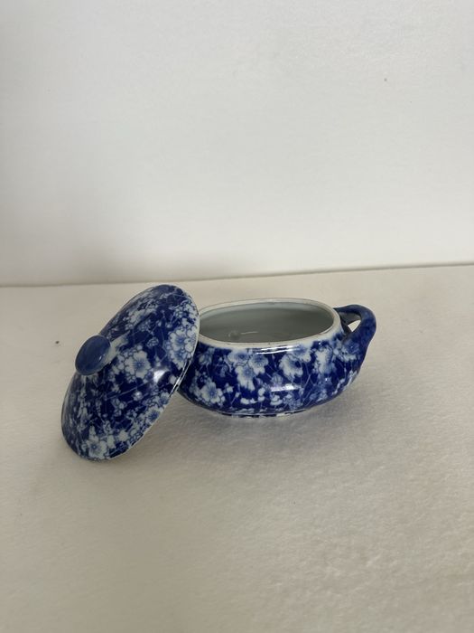 Caixa em ceraia azul