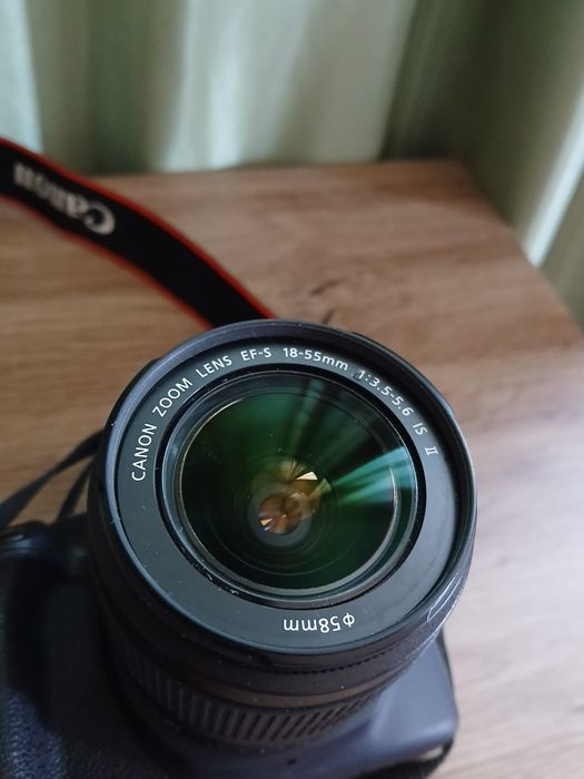 Canon EOS 2000D + об'єктив Canon EF-S 18–55mm IS