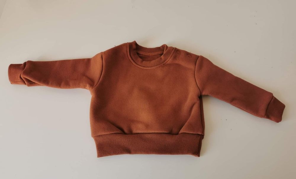 Bluza i spodnie dresowe marki MUUV