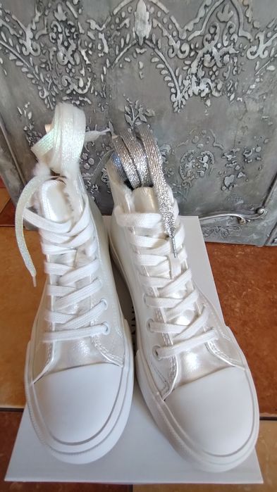 Botki ocieplane Biała perła nowe 37