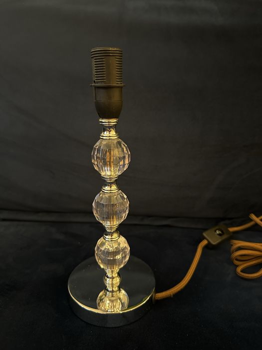 Lampka nocna bez klosza