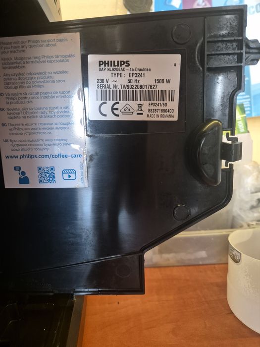 Ekspres Philips LatteGo EP3200 w kolorze czarnym