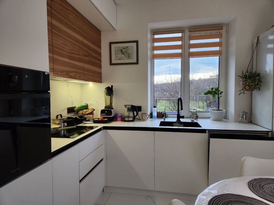 Продається сучасний будинок поблизу міста!