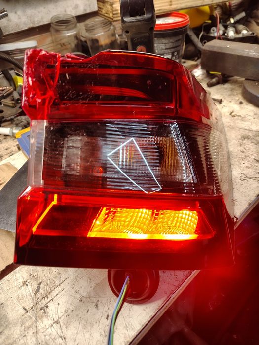 Farolim traseiro direito Nissan juke 2