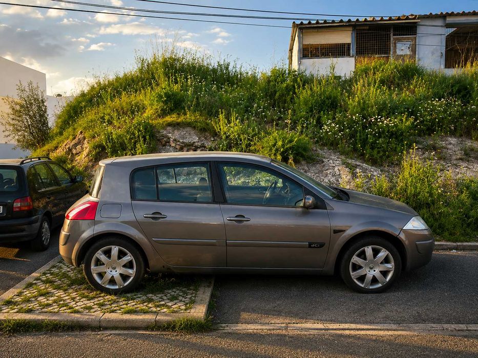 Renault Mégane II 1.5 dCi 2003 | Para Reparar | Interior Excelente