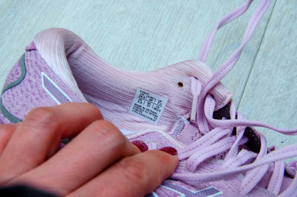 Кросівки жіночі Asics Gel Nimbus 24. Устілка 24,7 см