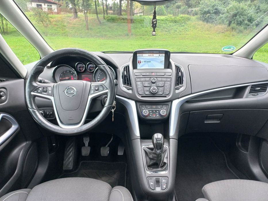 Zafira C 1.6 turbo LPG , bogate wyposażenie.