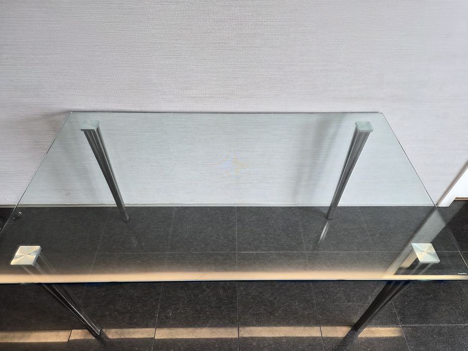 Mesa de jantar em vidro