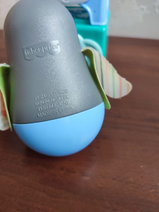 Пірамідка звірята для вивчення цифр і Пінгвін неваляшка з тактильними елементами від Fisher price