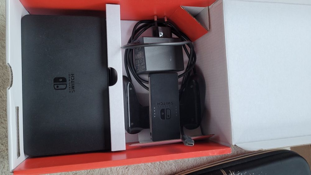 Nintendo Switch OLED z etui idealne