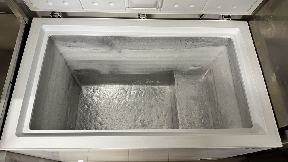 Морозильний ларь, в наявності 2