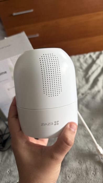 Câmera de Segurança EZVIZ 1080P Wi-Fi com Visão Noturna